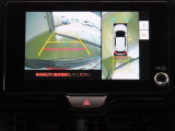車両を上から見たような映像を映し出すパノラミックビューモニター付きです。