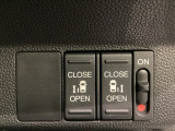 リアドアは乗り降りに便利な両側電動スライドドアです。また運転席に座っていながらスイッチ操作で自在にスライドドアを開け閉めできます。