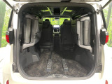 普段のお買い物や通勤、送迎等に十分な荷室スペースを確保しております。セカンドシートを倒すと、大きな荷物の積載も可能です♪