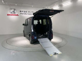 格納していたスロープを伸ばした状態です。