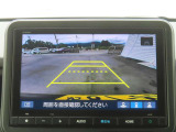 3モード切り替えができる純正バックカメラ付きで狭い場所や駐車時や車庫入れも安心