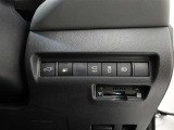 オートマチックハイビームとは、先行車や対向車のライトを認識し、ハイビームとロービームを自動で切り替える機能です。夜道の視界を確保します。詳細は販売店スタッフまでおたずねください。