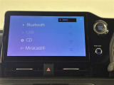 ディスプレイオーディオを装備。スマホとクルマをつなぐことで、これまでのナビに加えて、いろんなサービスが楽しめます。