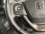 ステアリングにオーディオ操作スイッチが付いています。オーディオ画面に直接タッチしなくても操作が出来ますので、運転に集中できます。