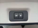電動リアゲート!スイッチを押せば電動でバックドアを上まで上げてくれます!