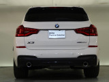 BMWのお車は、走行の安定性とコーナリングの良さを追求し、思い通りにハンドルの操作可能です。試乗車もご用意しておりますので、ぜひ&ldquo;駆け抜ける歓びをご体感ください!