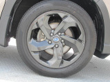 スバル純正18インチアルミホイール。タイヤサイズは225/55R18