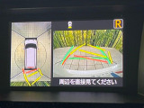 【パノラミックビューモニター】専用のカメラにより、上から見下ろしたような視点で360度クルマの周囲を確認することができます☆死角部分も確認しやすく、狭い場所での切り返しや駐車もスムーズに行えます。