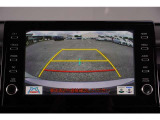 【バックモニター】 後退時に車両の後ろ側を表示します。車庫入れなどでバックする際に安心です。