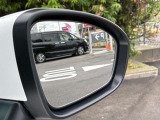 後側方衝突防止支援システムと後側方車両検知警報が付いています!車両の後ろ側方の死角に車が居る場合にドアミラーのランプが点灯し、注意を促して補正してくれます!車線変更などのときにとても便利ですね!