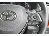 設定した速度内で、前方車両との距離を保ちながら加減速をしてくれます。高速道路での長距離移動が楽になりますよ♪