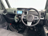 運転席まわりです。 各操作スイッチは使いやすい位置に配置されてます。