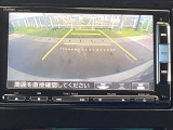 バックモニター付きで、車庫入れやバック時の後方確認をサポート。