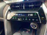 オートエアコンは温度を設定するだけで、自動で風量などを設定してくれます。運転しながら操作も必要ないので、安全性も向上します。