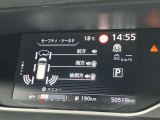スピードメーター上に運転をサポートする様々な情報を表示してくれます。
