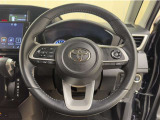 ステアリングスイッチ搭載!手を離さずに手元のスイッチでさまざまな操作が可能。運転中、視線をそらさなくても操作ができて安全です!