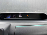 コンパクトで見やすいスピードメーターです。運転中でもパッと一目で確認できるのもいいですね!