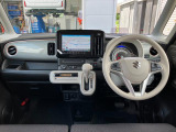 【インテリア】足元広々インパネシフト♪運転席から助手席への移動もラクラク♪運転席・助手席SRSエアバッグとSRSカーテンエアバッグ、フロントSRSサイドエアバッグ、6つのエアバッグを装備で安全装備充実