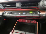 運転席と助手席には寒い時にうれしいシートヒーターが装備されてます。
