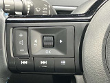 ステアリングの左側に、オーディオの操作ができるスイッチを装備しています。ハンドルから手を離さず操作できて便利です。
