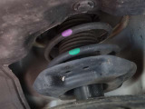お車を安心してお乗りいただく為には、足回りの定期点検が欠かせません。日産サービスプログラム(有償)では半年ごとの点検をさせていただきます。