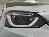 LEDヘッドライトは、点灯の瞬間から最大光量を発揮し、突然暗くなるトンネルなどでの安定感を高めます。