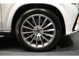 メルセデスの認定中古車「サーティファイドカー」では、万一お車が故障した場合も、ご購入後1年間もしくは2年間※は走行距離にかかわらずメルセデス・ベンツ正規サービスネットワークで無料修理いたします