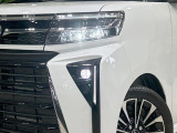 【LEDヘッドライト】悪天候や夜間走行時も良好な視界を確保し安心して運転できる高輝度LEDヘッドライトを装備!点灯速度が早く、消費電力も抑えられています。