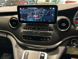 バックカメラにより駐車時の後方確認も楽にできます。