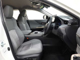 大きすぎず、小さすぎず、運転もしやすくシートアレンジも多彩で、どの世代の方にも気に入っていただけるお車です♪