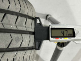 夏タイヤの残り溝は4.7mmです。スリップラインからは3.3mmとなっております。