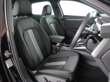 Audi車はどの車種も全てレザーハンドルです。そこにはAudiのこだわりがあり質感の高いレザーでしっかりと手に馴染み、高級感を演出します。