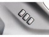 運転席のポジションを2つ、記憶させることができます。ボタンを押すと設定したポジションに電動で移動します。