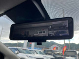 スマートルームミラー・後部座席に人が座っている時や、荷物が多い際でも後方確認がしやすいです。