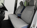 後退時に車両の後ろ側をモニター画面に表示します。車庫入れなどでバックする際に後方確認ができて便利です。車庫入れが苦手な人もこれで安心。