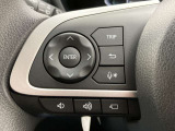 運転中、オーディオの操作をしてて、ハッとしたことはありませんか?ステアリングスイッチは、運転中でもハンドルでオーディオの操作が可能です。安全なドライブをサポートします。