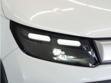 【LEDヘッドライト+デイタイムランニングランプ】主流のLEDヘッドライトに、日中でも他者からの視認性を良くするデイタイムランニングランプ装備!スタイリッシュでかっこよく仕上がっています。
