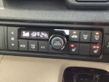 フロント両席にはシートヒーターが付いています!寒い日に便利な装備ですね。