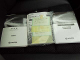 車両の取り扱い説明書とナビゲーションの取り扱い説明書は共に揃っております。
