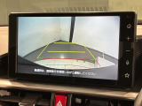 リバースギアに入れるだけで後方の表示へ切り替わります。夜間や雨の日の駐車も楽になりますよ。