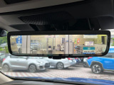 【スマートリヤビューミラー】後席の大きな荷物や同乗者で後方が確認しづらい時でも安心!カメラが撮影した車両後方の映像をルームミラー内に表示。クリアな視界で状況の確認が可能です!