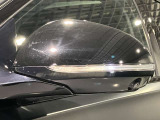 ウィンカー内蔵ドアミラーを開発したのは『メルセデス・ベンツ』です。他車からの視認性が高まり、事故の可能性を低減させています。更に、点灯部分はドライバーの視界に入らないように設計されています。