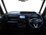 シンプルで見やすいデザイン、運転に集中できる快適な空間です。