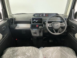 【インパネ】運転のしやすさを最優先に設計された見晴らしの良いフロントビュー。車両間隔が掴みやすく狭い道でも安心♪「安全」と「品質」を最優先に、安心してお乗りいただけるクルマを提供いたします。
