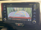 【バックカメラ】駐車時に後方がリアルタイム映像で確認できます。大型商業施設や立体駐車場での駐車時や、夜間のバック時に大活躍!運転スキルに関わらず、今や必須となった装備のひとつです!