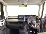 フロントガラスが大きく、ワイドな視界で運転もしやすくなるように設定されています。