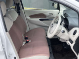 クッション性能が高く、程よく体をホールドしてくれるフロントシートなので、ゆったりとした運転を楽しんで頂けます。