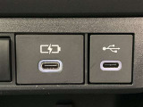 Type-C接続口。どちらの向きでも差し込むことができ、スマホの急速充電が可能です。
