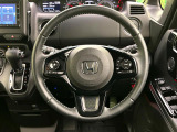 【純正革巻きステアリング】上質な革を使用することで、手にしっかり馴染みとても運転しやすいハンドルです♪