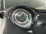 LEDヘッドライトは、点灯の瞬間から最大光量を発揮し、突然暗くなるトンネルなどでの安定感を高めます。